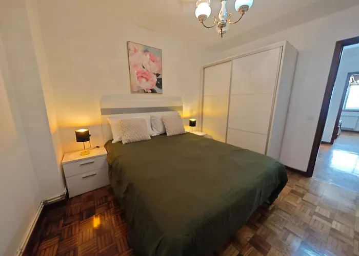 Garaje, A Solo Unos Minutos Del Centro De 아파트 *